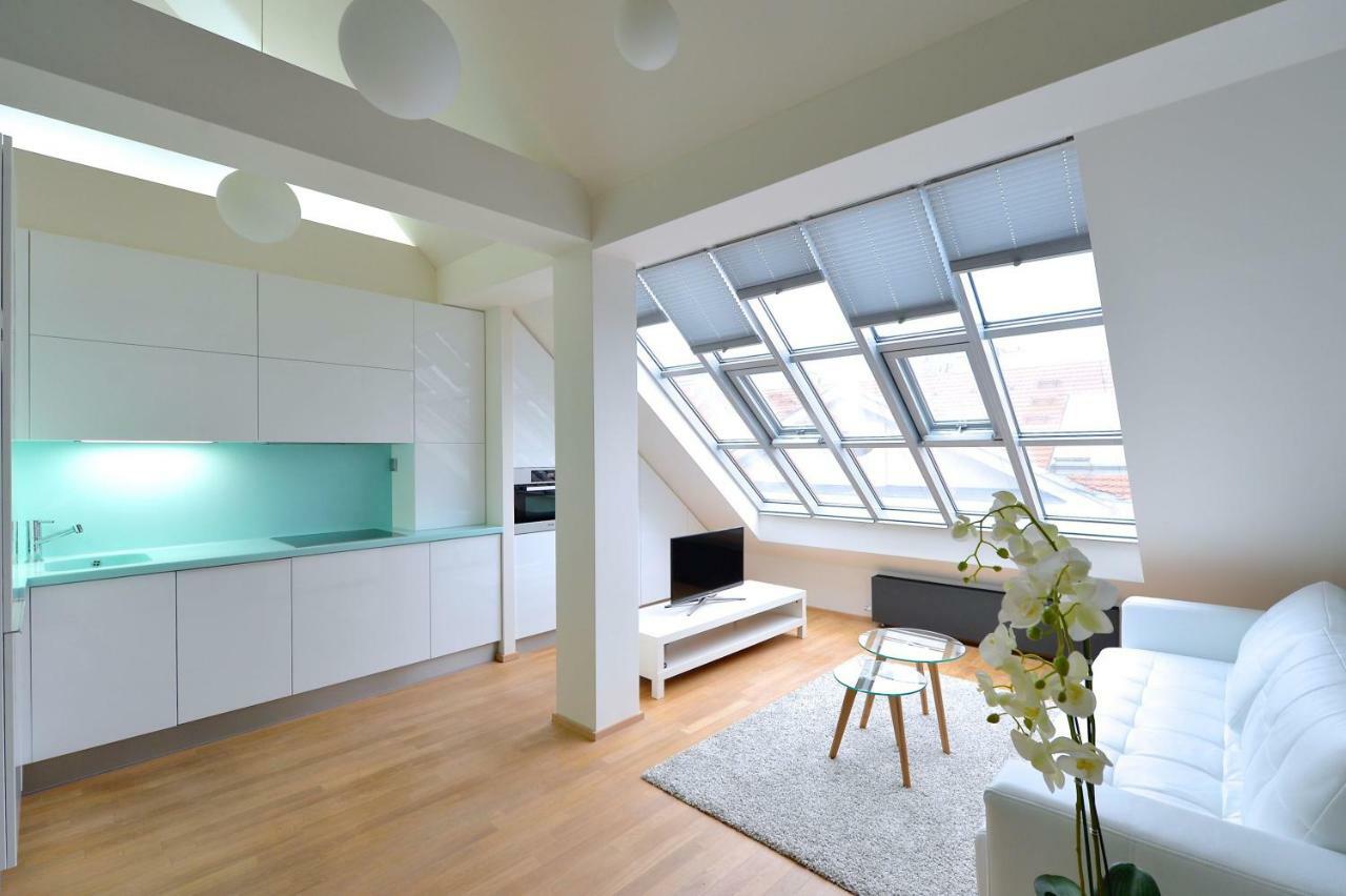 Designer Loft 2 Apartment Praha Bagian luar foto