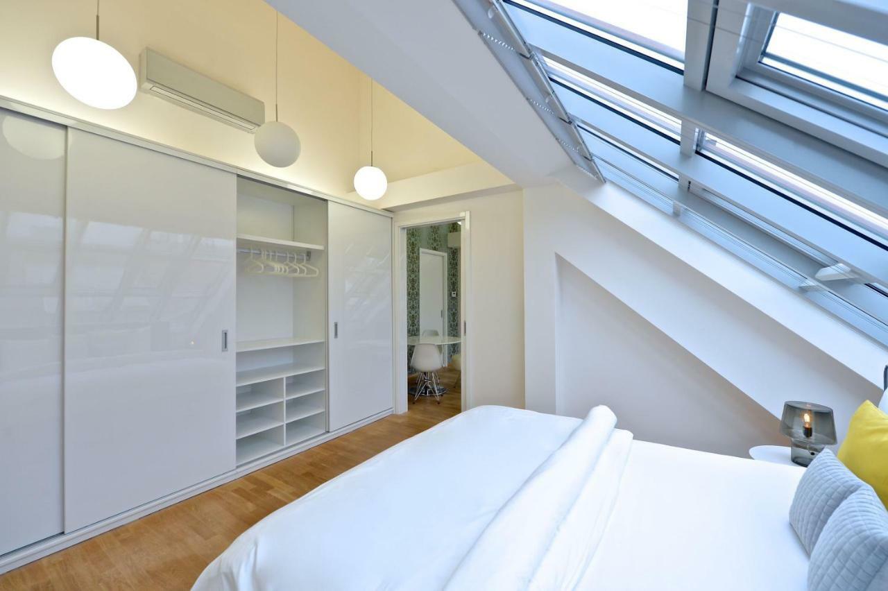 Designer Loft 2 Apartment Praha Bagian luar foto