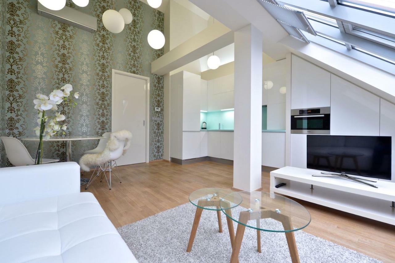 Designer Loft 2 Apartment Praha Bagian luar foto